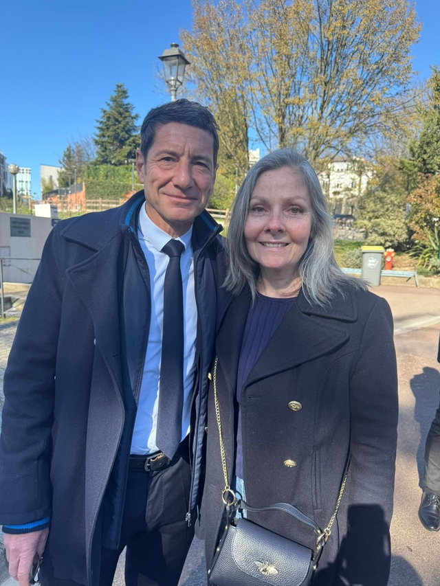 David Lisnard avec une sympathisante - Mars 2026